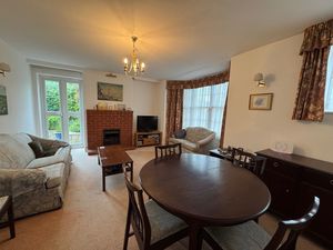 Lounge/Diner- click for photo gallery